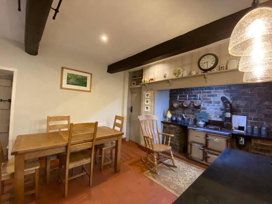 Farmhouse Cottage Set In Beautiful Countryside Oswestry Exterior foto