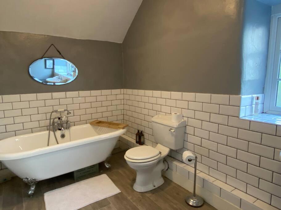 Farmhouse Cottage Set In Beautiful Countryside Oswestry Exterior foto