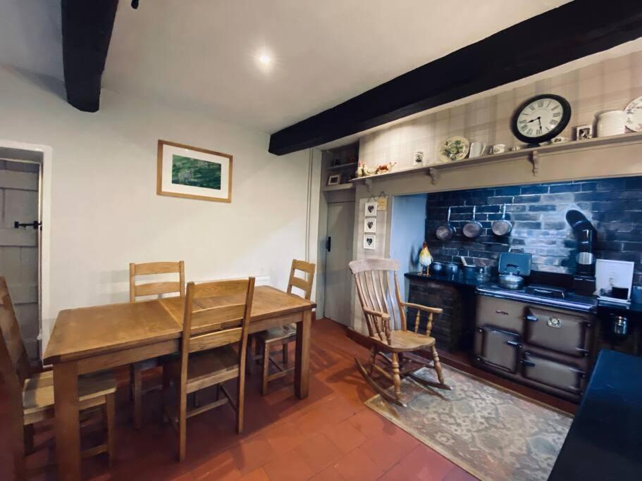 Farmhouse Cottage Set In Beautiful Countryside Oswestry Exterior foto